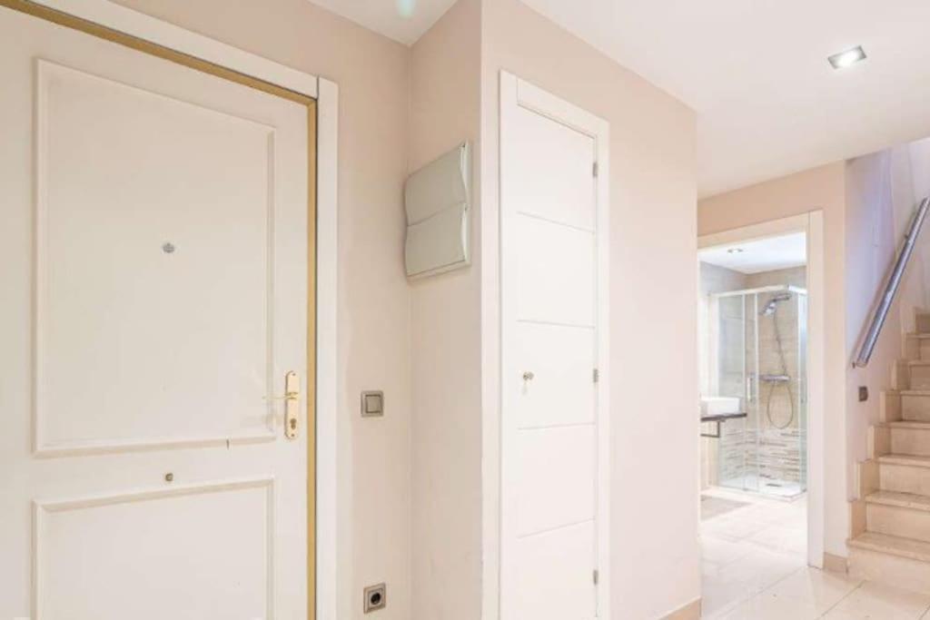 Impresionante Apartamento De 4 Dormitorios 3 Banos Y 2 Plazas De Garaje Madrid Exterior photo