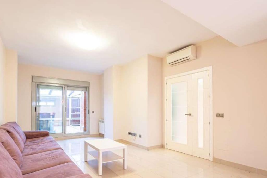 Impresionante Apartamento De 4 Dormitorios 3 Banos Y 2 Plazas De Garaje Madrid Exterior photo