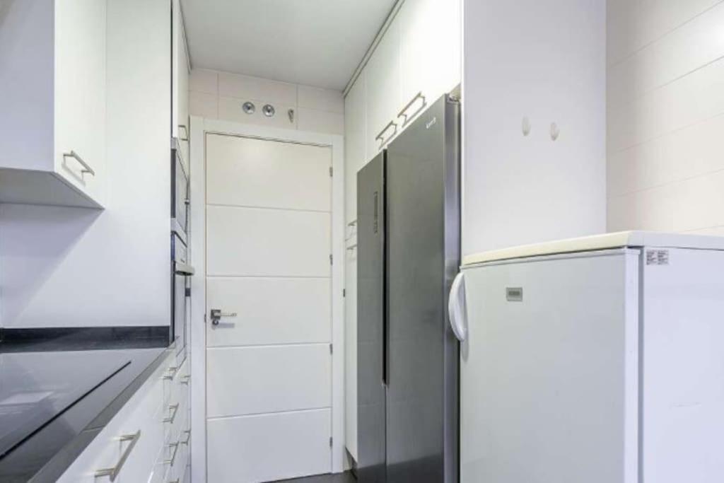 Impresionante Apartamento De 4 Dormitorios 3 Banos Y 2 Plazas De Garaje Madrid Exterior photo
