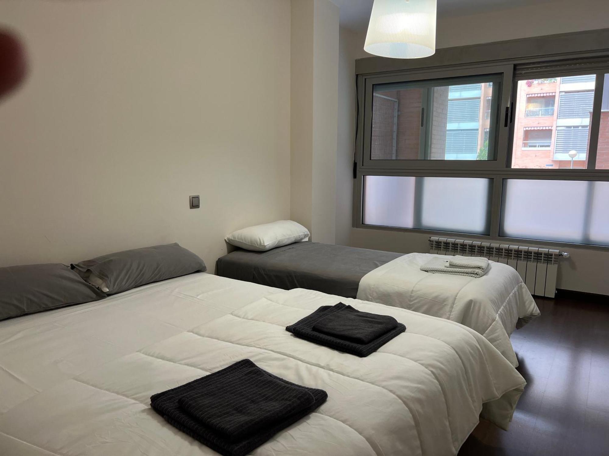 Impresionante Apartamento De 4 Dormitorios 3 Banos Y 2 Plazas De Garaje Madrid Exterior photo
